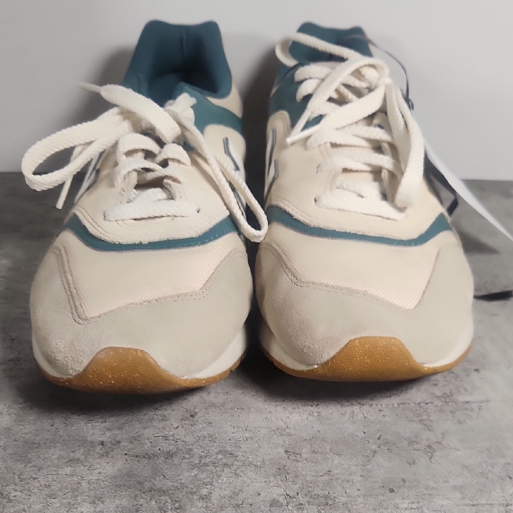 New Balance Cream and Teal Sneakers with Gum Sole